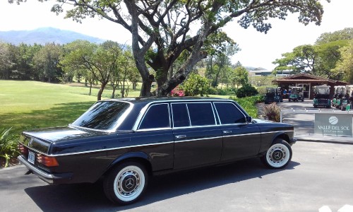 LIMOUSINE Parque Valle del Sol is a residential and golf community located in Santa Ana, Costa Rica