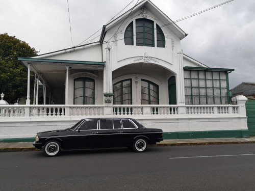 COSTA RICA WHITE AND GREEN MANSION. MERCEDES W123 LIMOUSINE SERVICE